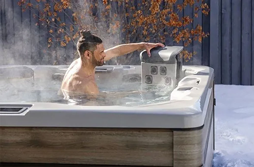 Man changing JetPak